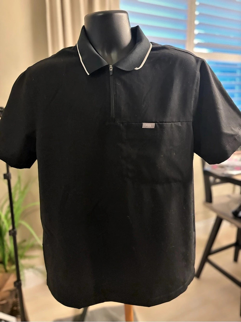 FIGS Jasper Polo Scrub Top Black Half-Zip Size Medium